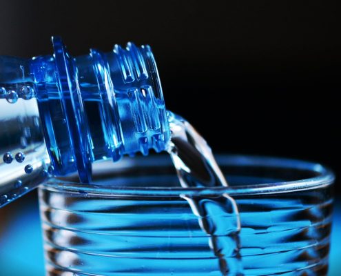 beneficios beber agua